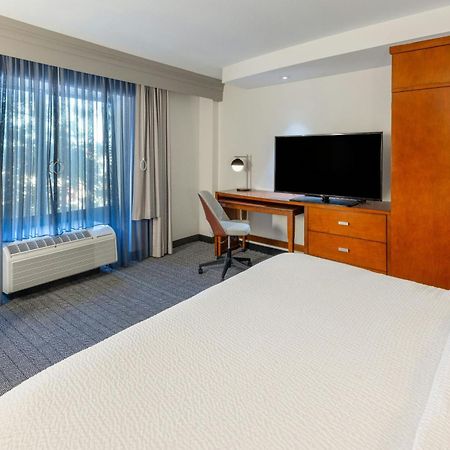 Courtyard By Marriott Wichita At Old Town Hotel Exterior photo