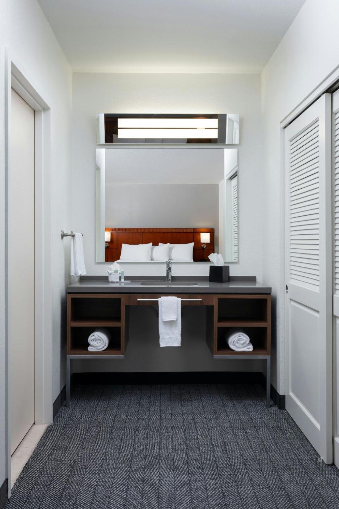 Courtyard By Marriott Wichita At Old Town Hotel Exterior photo