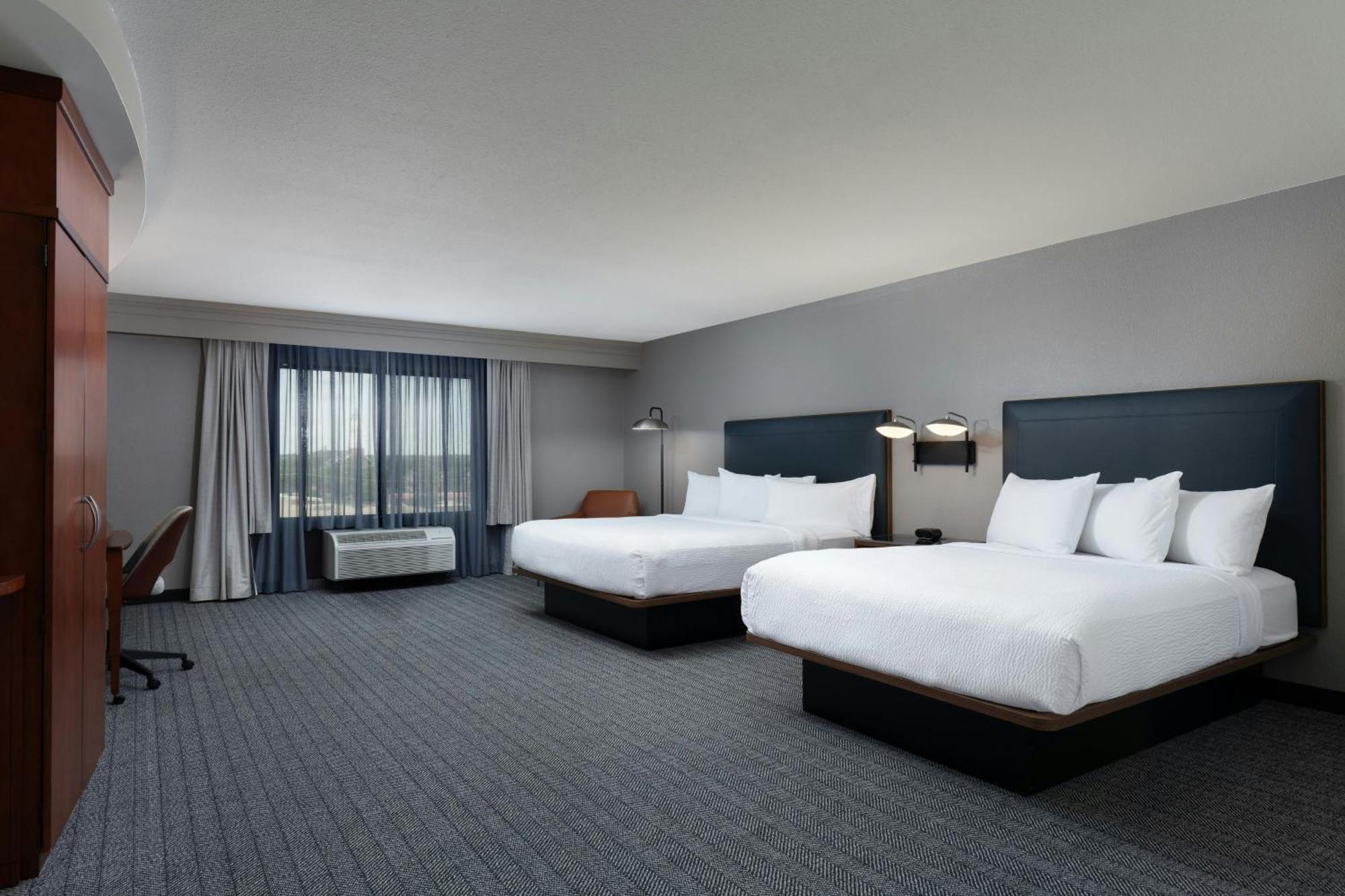 Courtyard By Marriott Wichita At Old Town Hotel Exterior photo
