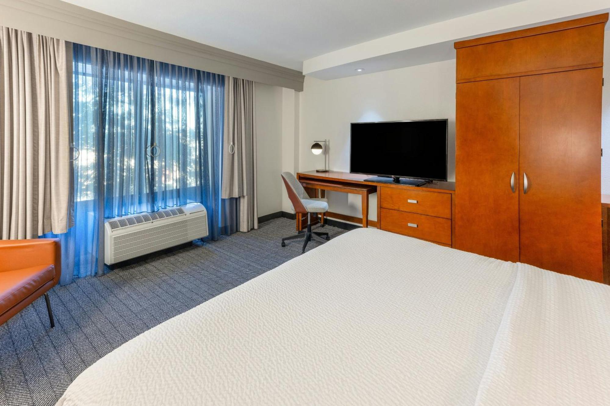Courtyard By Marriott Wichita At Old Town Hotel Exterior photo
