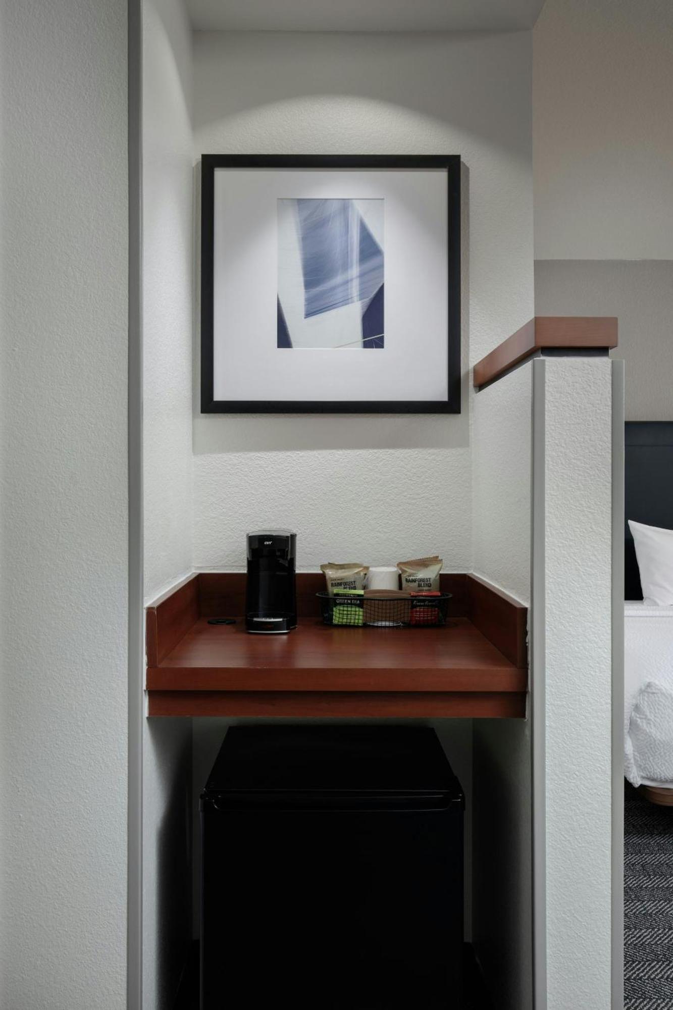 Courtyard By Marriott Wichita At Old Town Hotel Exterior photo