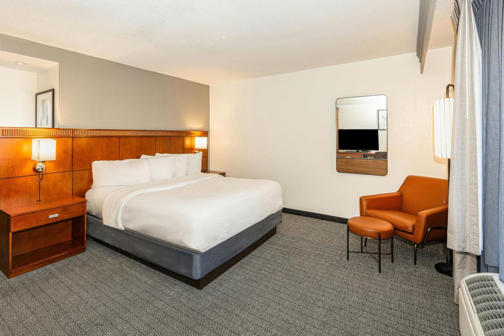 Courtyard By Marriott Wichita At Old Town Hotel Exterior photo