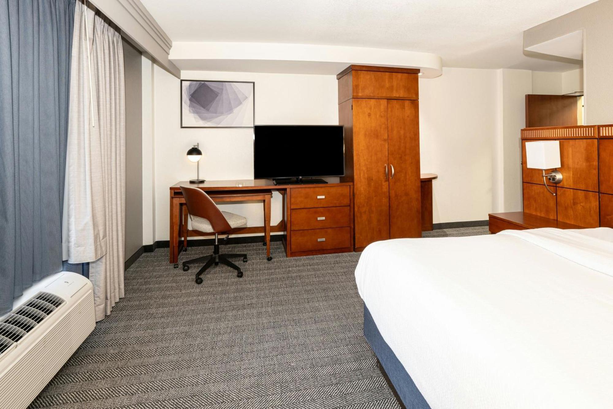 Courtyard By Marriott Wichita At Old Town Hotel Exterior photo