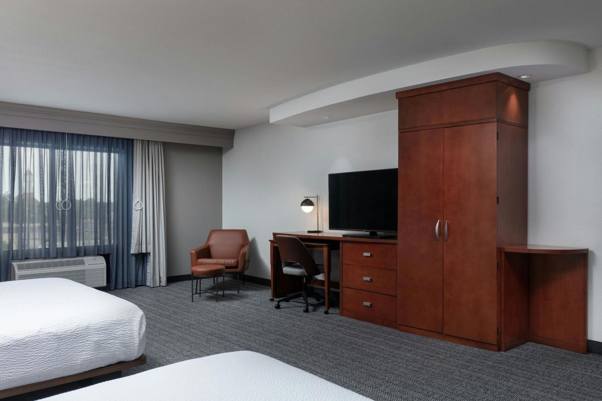 Courtyard By Marriott Wichita At Old Town Hotel Exterior photo