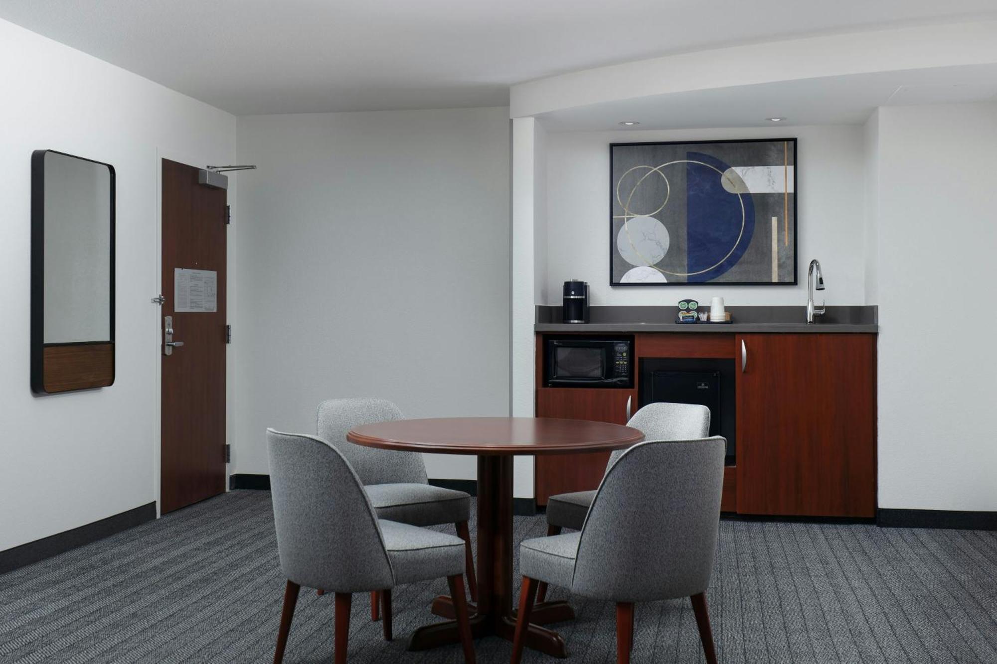Courtyard By Marriott Wichita At Old Town Hotel Exterior photo